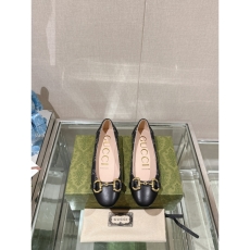 Gucci Flat Shoes